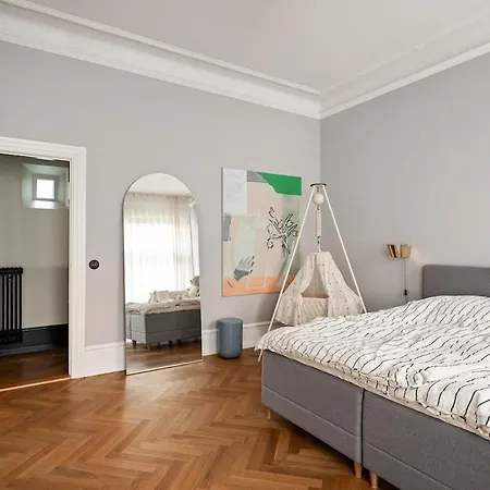 Apartament 4 Bed 8 Pax 240m2 2 Bath Illustrative Furnishings