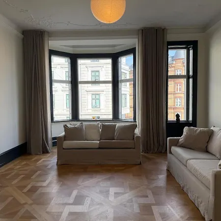 Apartamento 4 Bed 8 Pax 240m2 2 Bath Illustrative Furnishings *