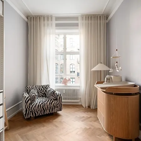 4 Bed 8 Pax 240m2 2 Bath Illustrative Furnishings *