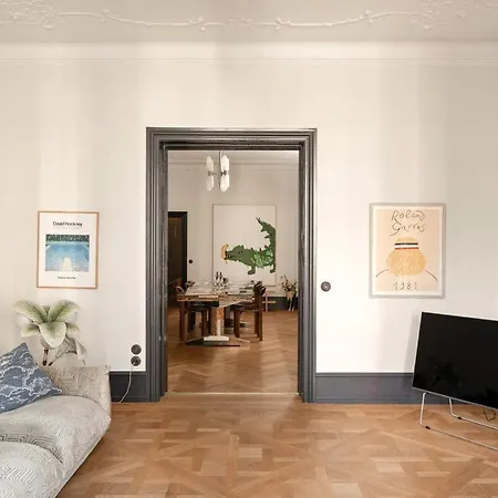 4 Bed 8 Pax 240m2 2 Bath Illustrative Furnishings