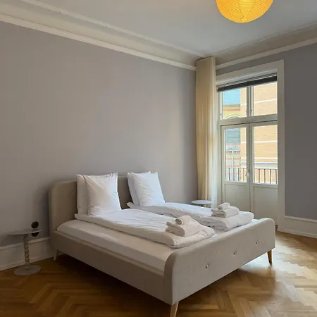 4 Bed 8 Pax 240m2 2 Bath Illustrative Furnishings Apartament