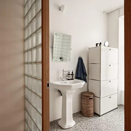 4 Bed 8 Pax 240m2 2 Bath Illustrative Furnishings * Copenhaga