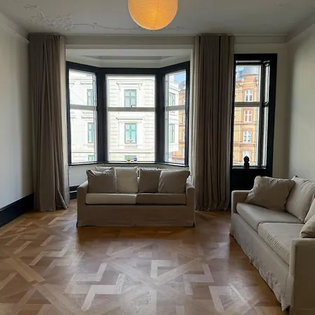 Apartament 4 Bed 8 Pax 240m2 2 Bath Illustrative Furnishings