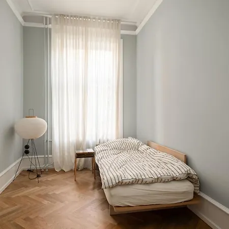 4 Bed 8 Pax 240m2 2 Bath Illustrative Furnishings *