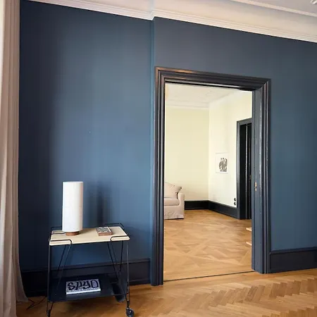 4 Bed 8 Pax 240m2 2 Bath Illustrative Furnishings Apartament