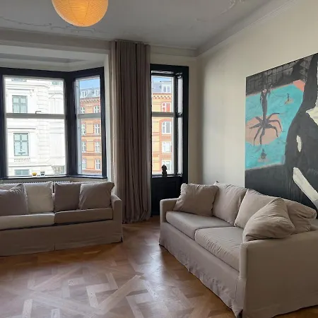Apartament 4 Bed 8 Pax 240m2 2 Bath Illustrative Furnishings