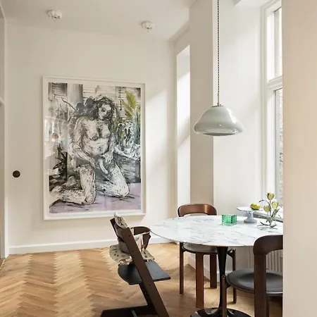 Apartamento 4 Bed 8 Pax 240m2 2 Bath Illustrative Furnishings *