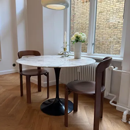 Apartament 4 Bed 8 Pax 240m2 2 Bath Illustrative Furnishings