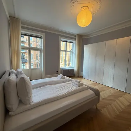 4 Bed 8 Pax 240m2 2 Bath Illustrative Furnishings *